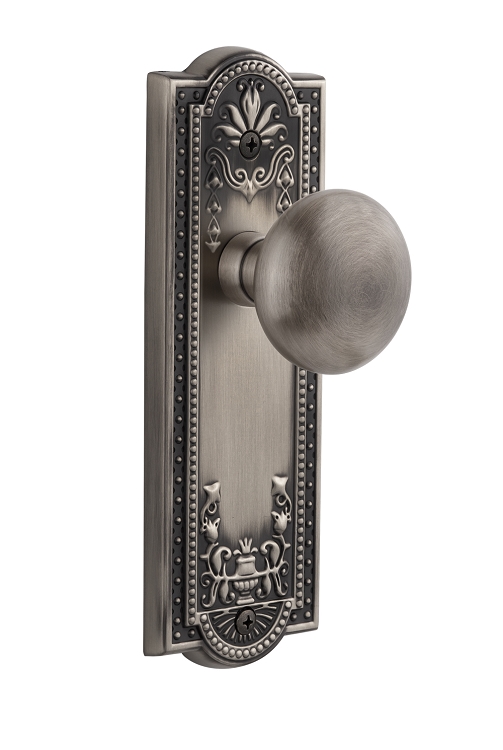 Grandeur Parthenon Plate with Fifth Avenue Knob
