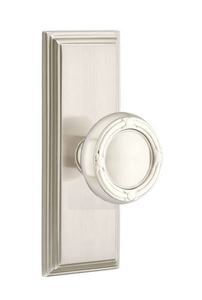 Emtek Ribbon and Reed Knob with 7 Inch Wilshire Sideplate