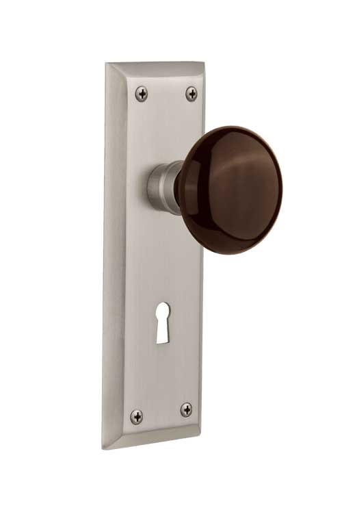 Nostalgic Warehouse New York Plate with Brown Porcelain Knob