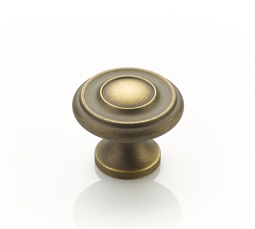 Schaub Traditional, 1-1/4 Inch, Antique Light Brass, Round Knob
